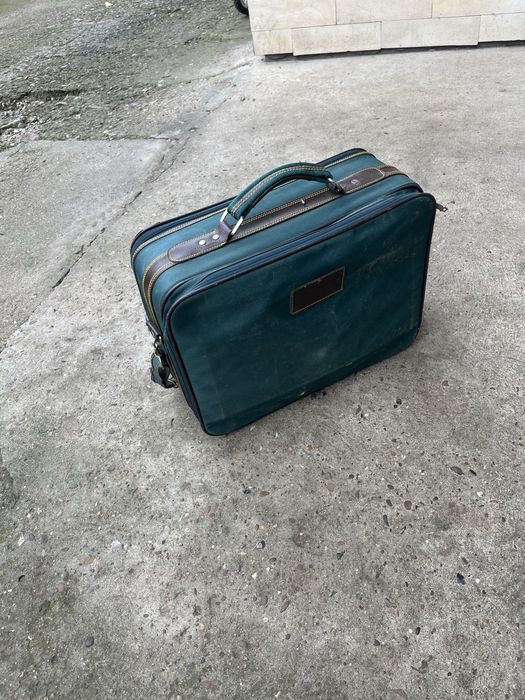 Продам чемодани на колесах