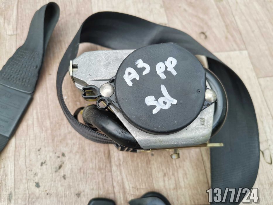 Audi A3 8L 3d lift pas bezpieczeństwa prawy przód