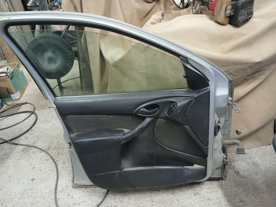 Двері форд фокус 1 - ліві