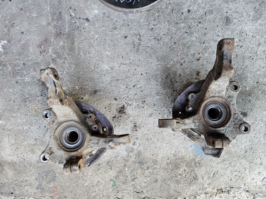 Цапфа супорт тормозний диск датчик АБС кулак Опель Меріва Корса Комбо