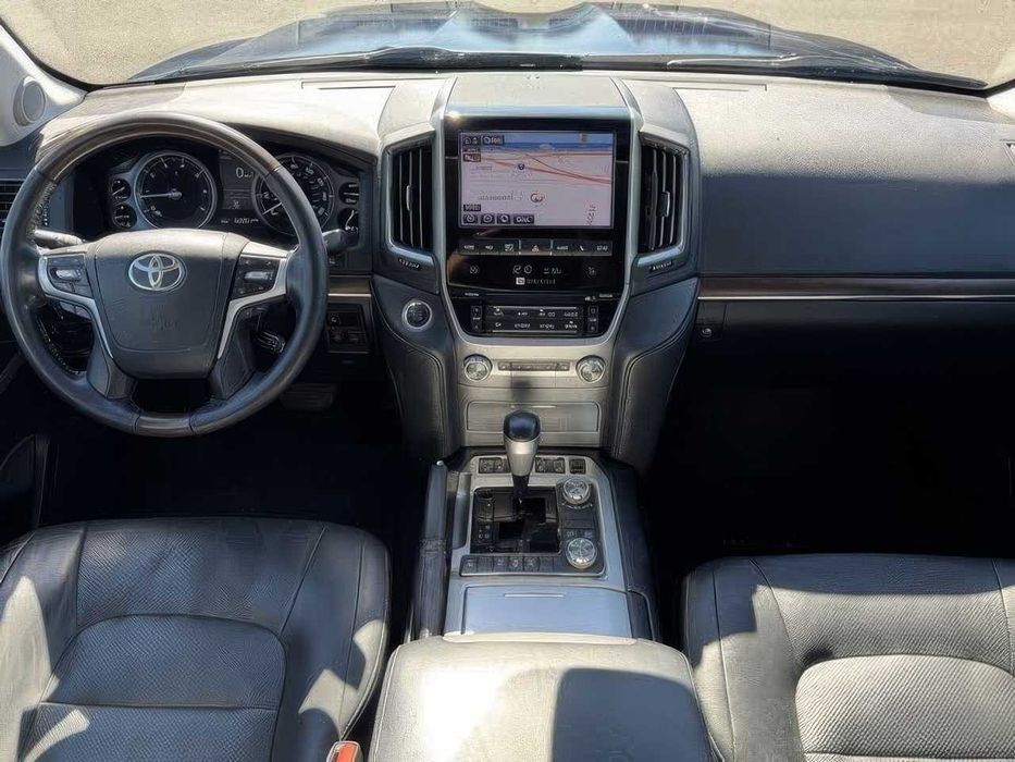 Toyota Land Cruiser      2019