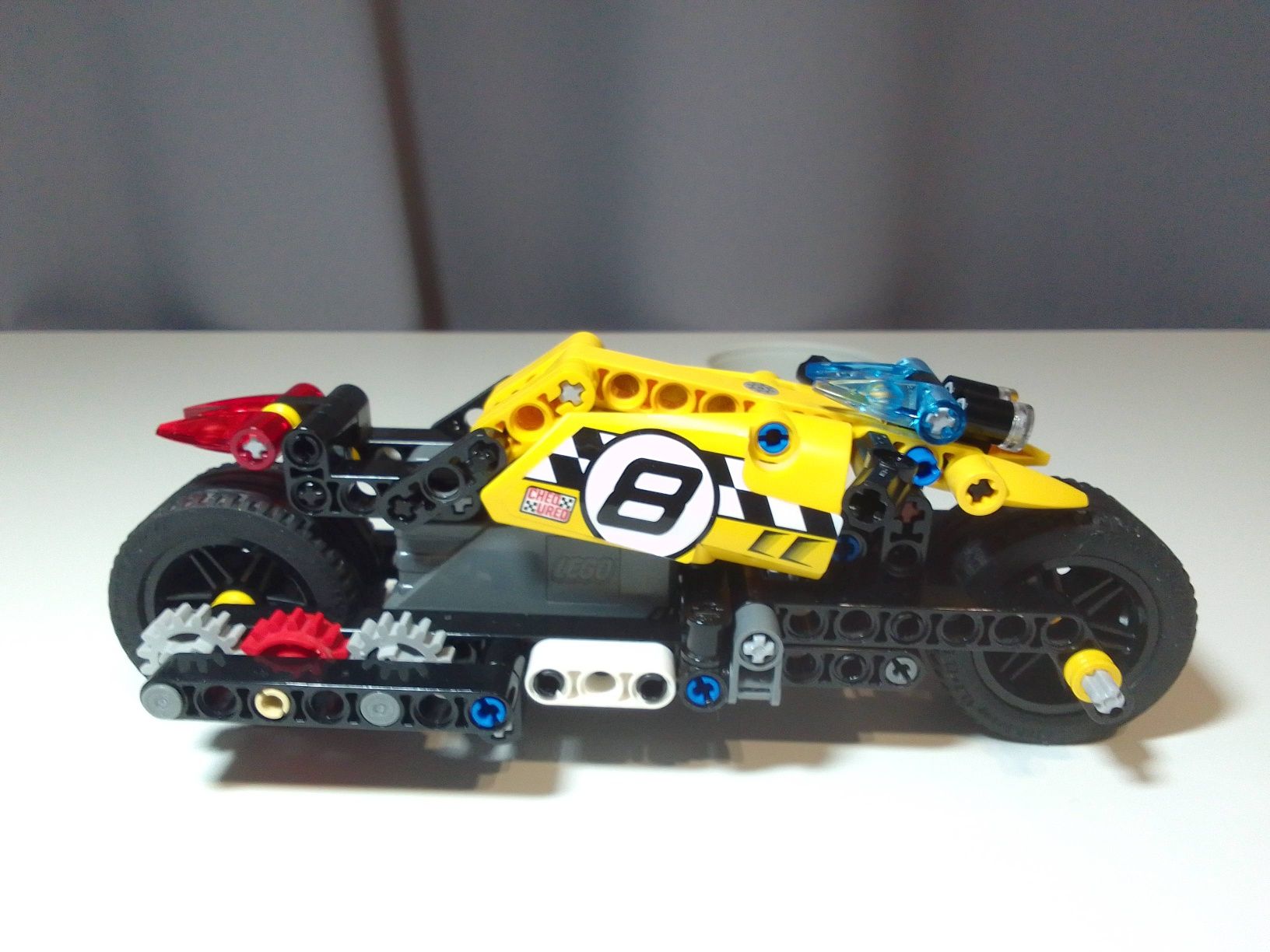 LEGO Technic 42058 Motocykl z napędem