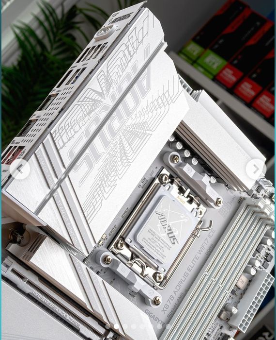 COMBO PODEROSO; AORUS X870-E WiFi Ice +AMD Ryzen 7 7800x3d