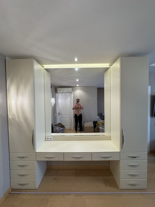 Туалетный столик / Шкаф-пенал / Трюмо / Комод в идеальном состоянии!!!