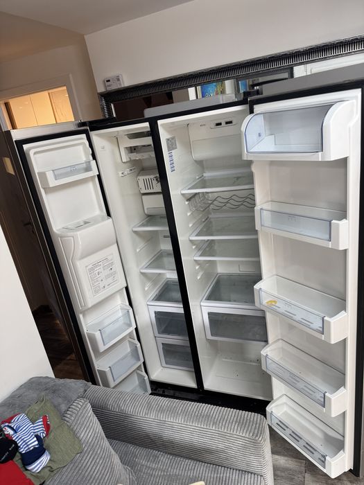 Lodówka z kostkarką, dwudrzwiowa