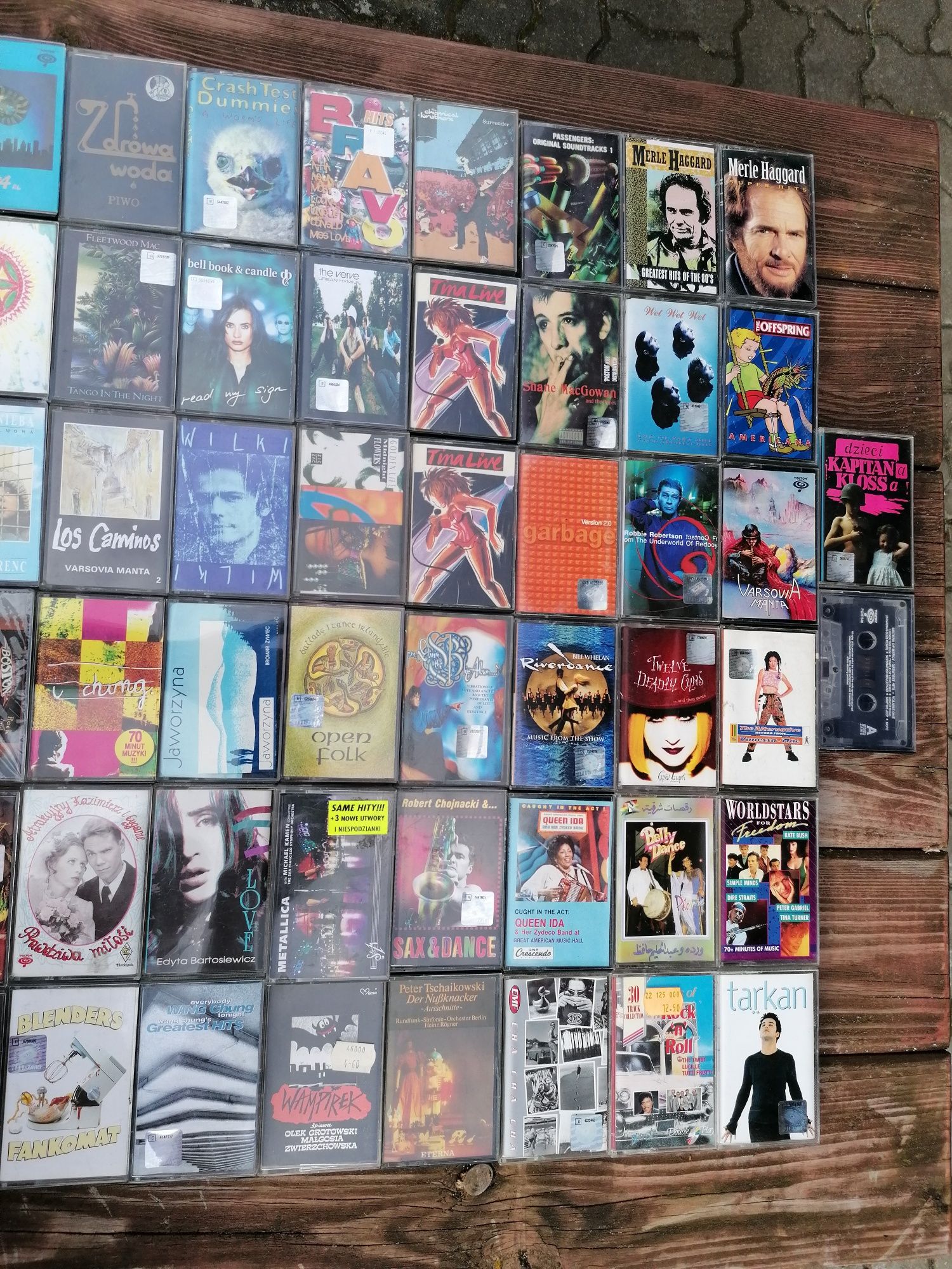 144 kasety z lat 80tych, 90tych i początku tego wieku