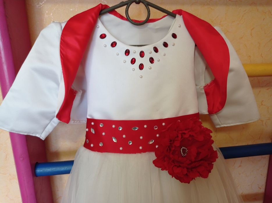 Нарядное платье для девочки