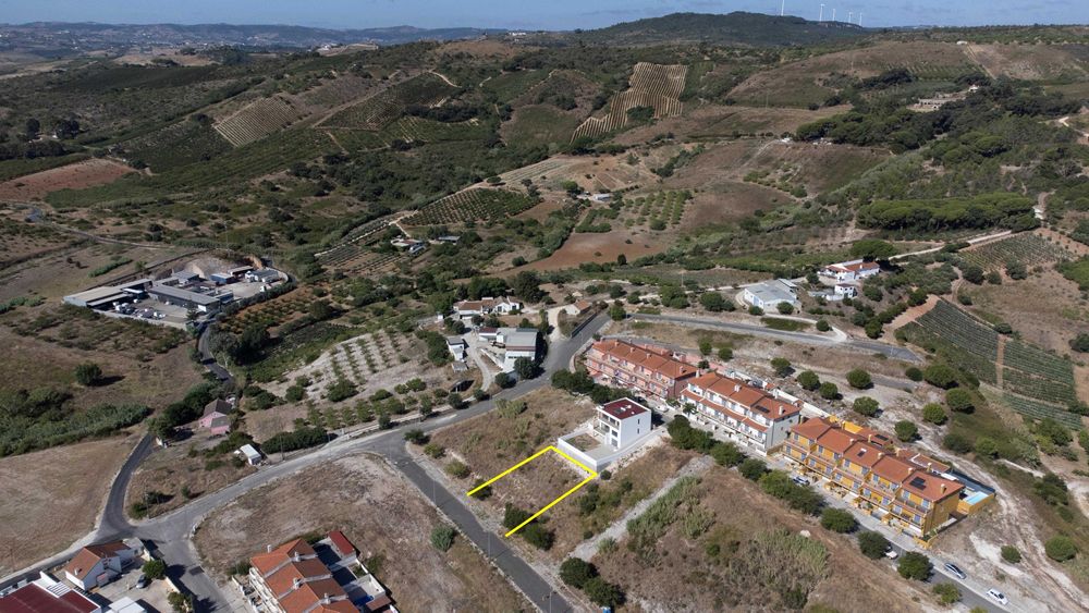 Terreno à venda na Rua das Fontaínhas - Alenquer