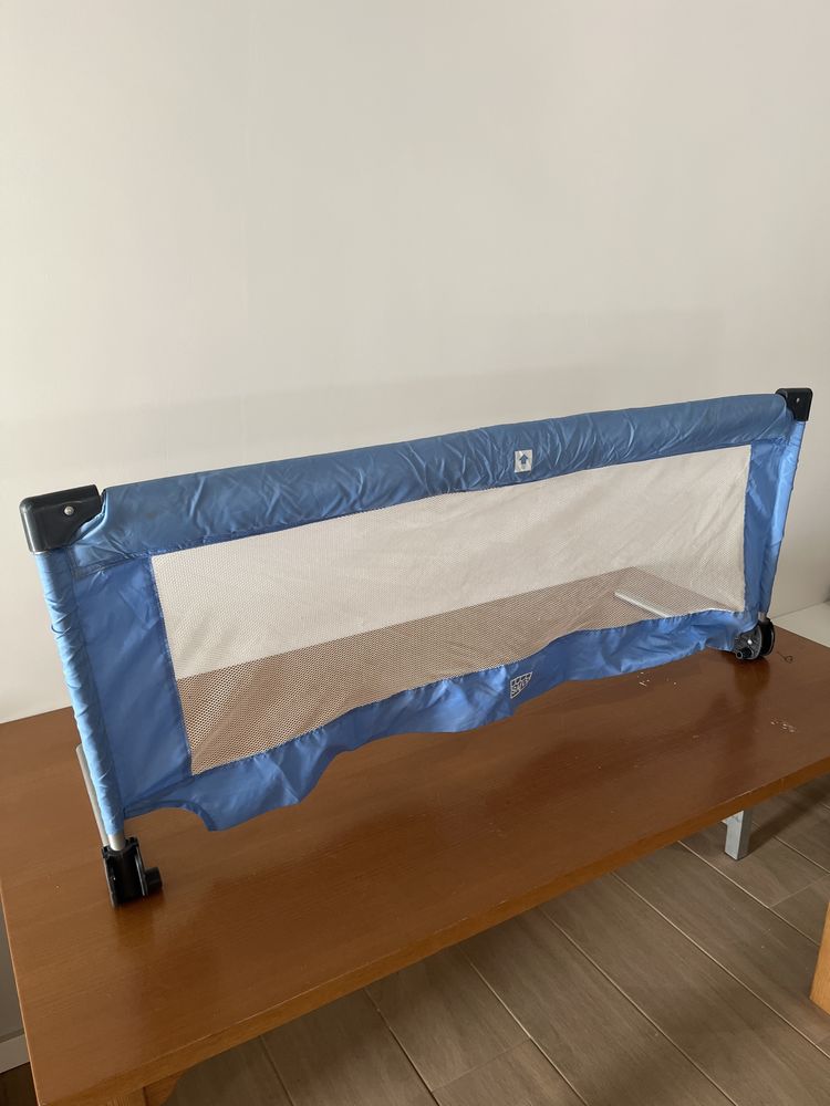 Grade de protecão para cama de bebé