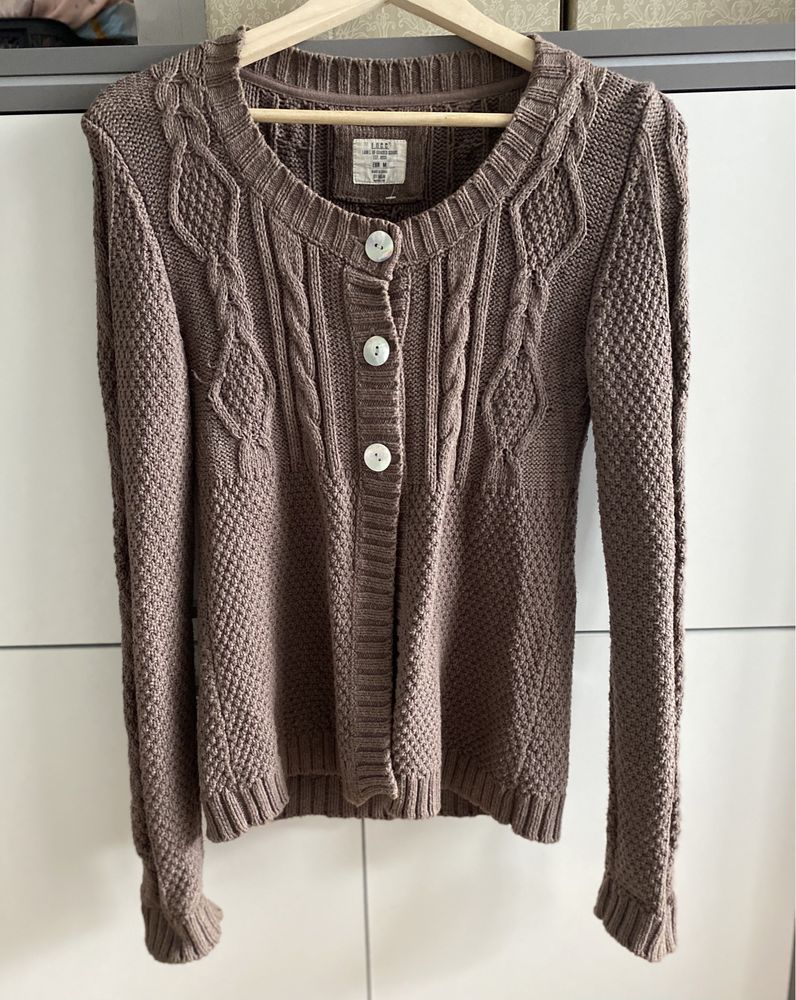 Piekny cieply damski sweter zapinany h&m