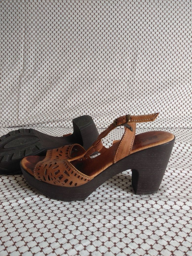 Sapatos/ Sandália 37