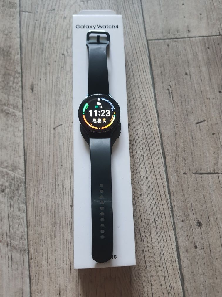 Samsumg galaxy watch 4 .44