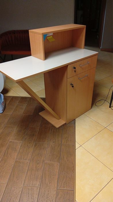 Recepcja do poczekalni np salon fryzjerski/kosmetyczny