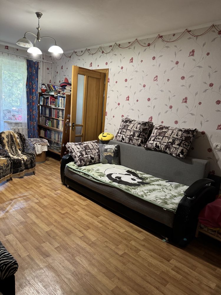 Продам 3 комнатную на франтишека крала 31