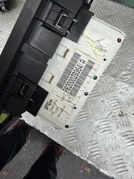 дисплей zegarek renault scenic i p8200028364a