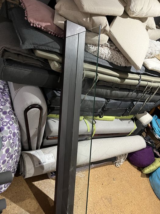 Dluga półka szklana