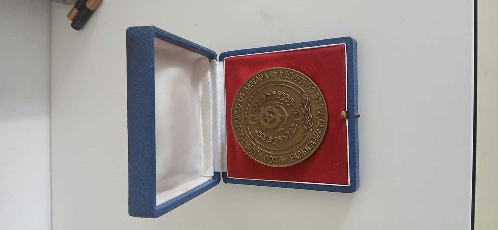 Medalha Comemorativa 200 Anos ao Serviço da Armada em estojo original