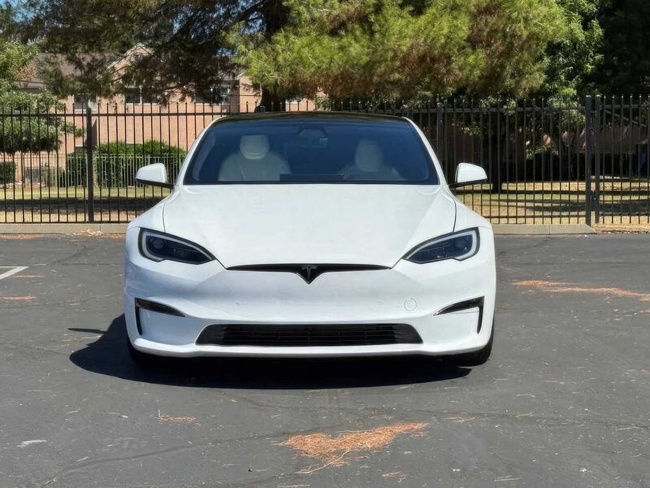 Tesla Model S      2022