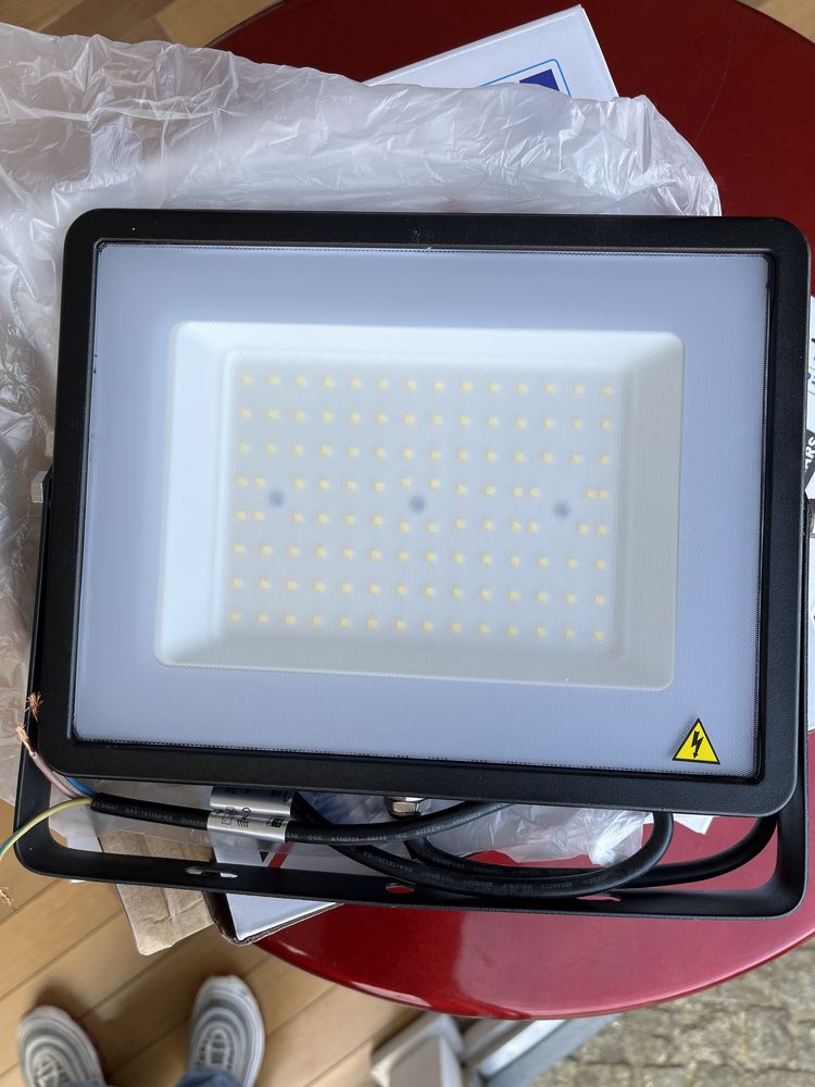 Foco led v-tac pro ainda com garantia novos