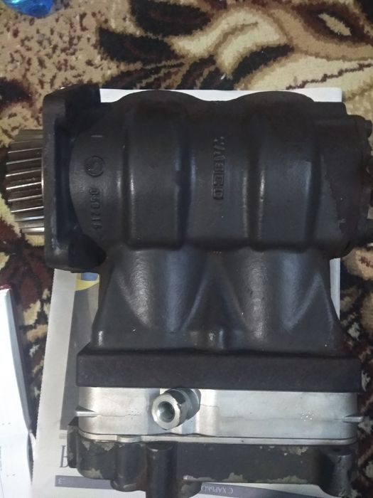 Продам компрессор двухцилиндровый WABCO 412704009