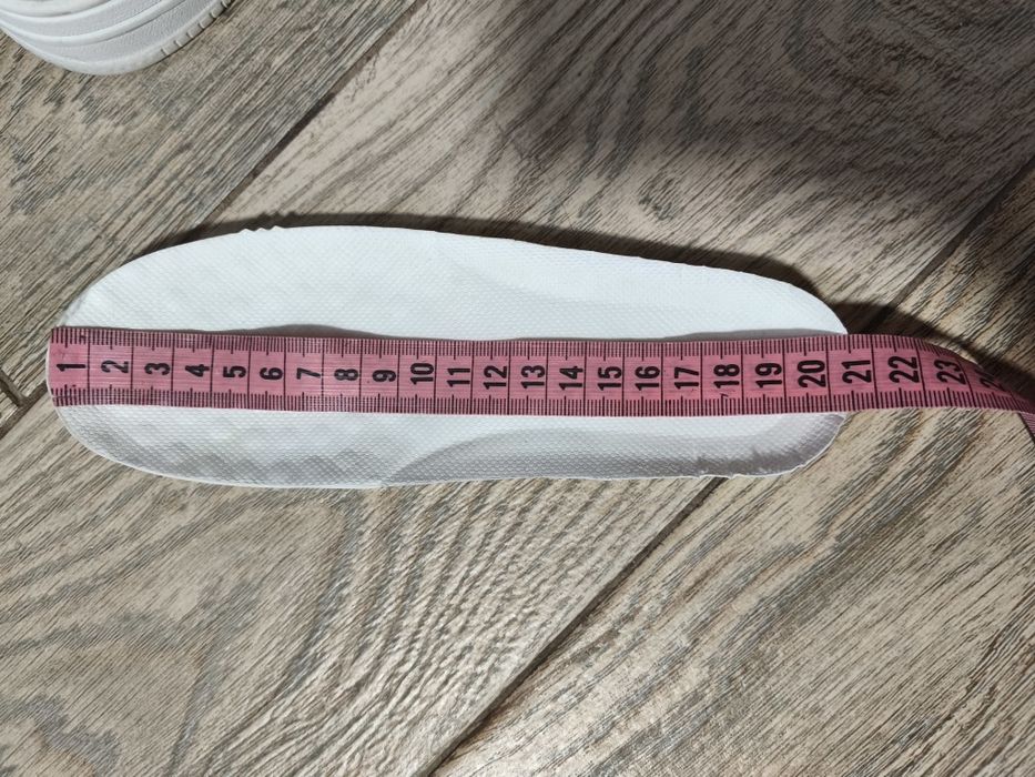 Кросівки білі не промокають