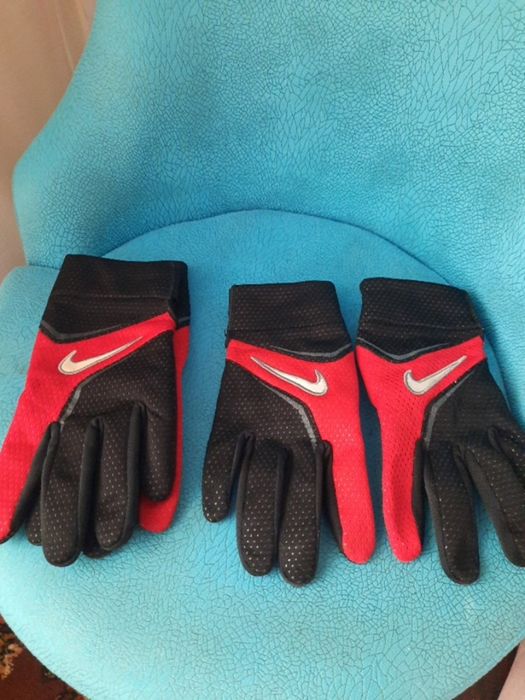 Перчатки    Nike