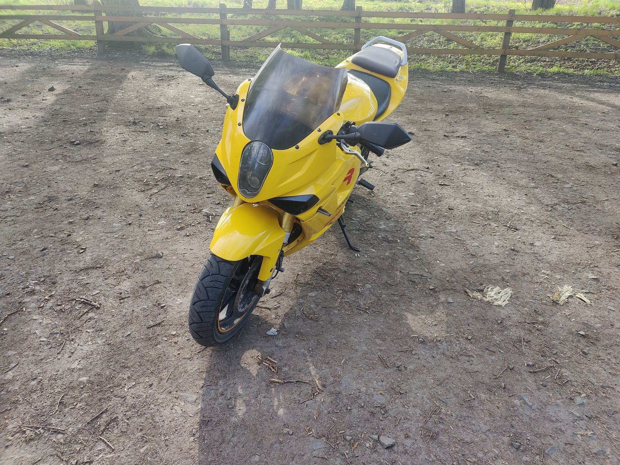 Hyosung gt250r   .