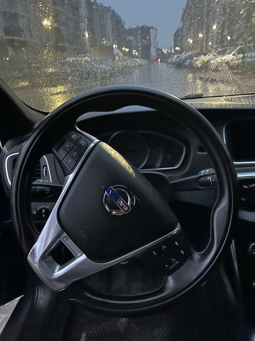 Авто Volvo v40 2015 року