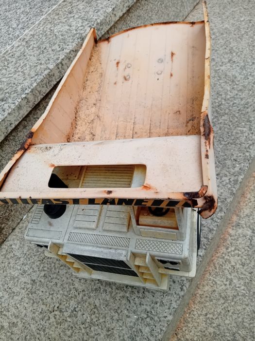 Vendo camião dumper para restauro.