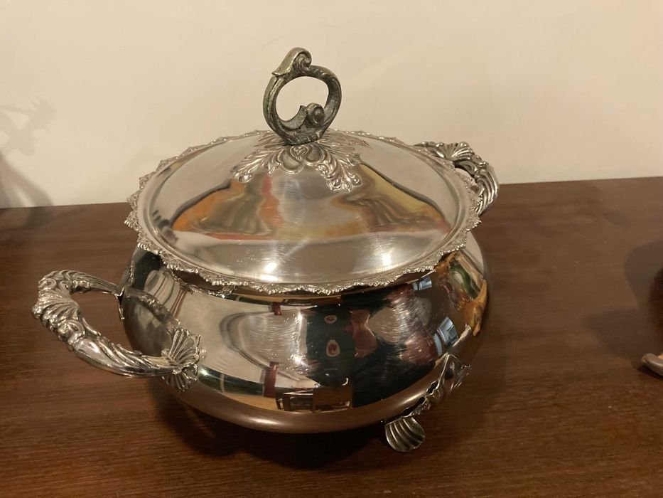 Terrina brilhante antiga