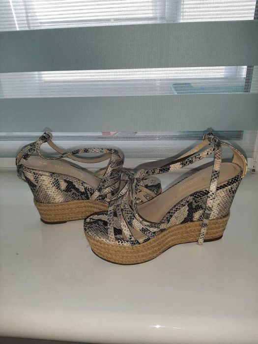 Босоніжки шкіряні San Marina