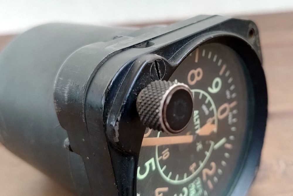 Wysokościomierz lotniczy z samolotu Bulova B-11 II wojna światowa USA