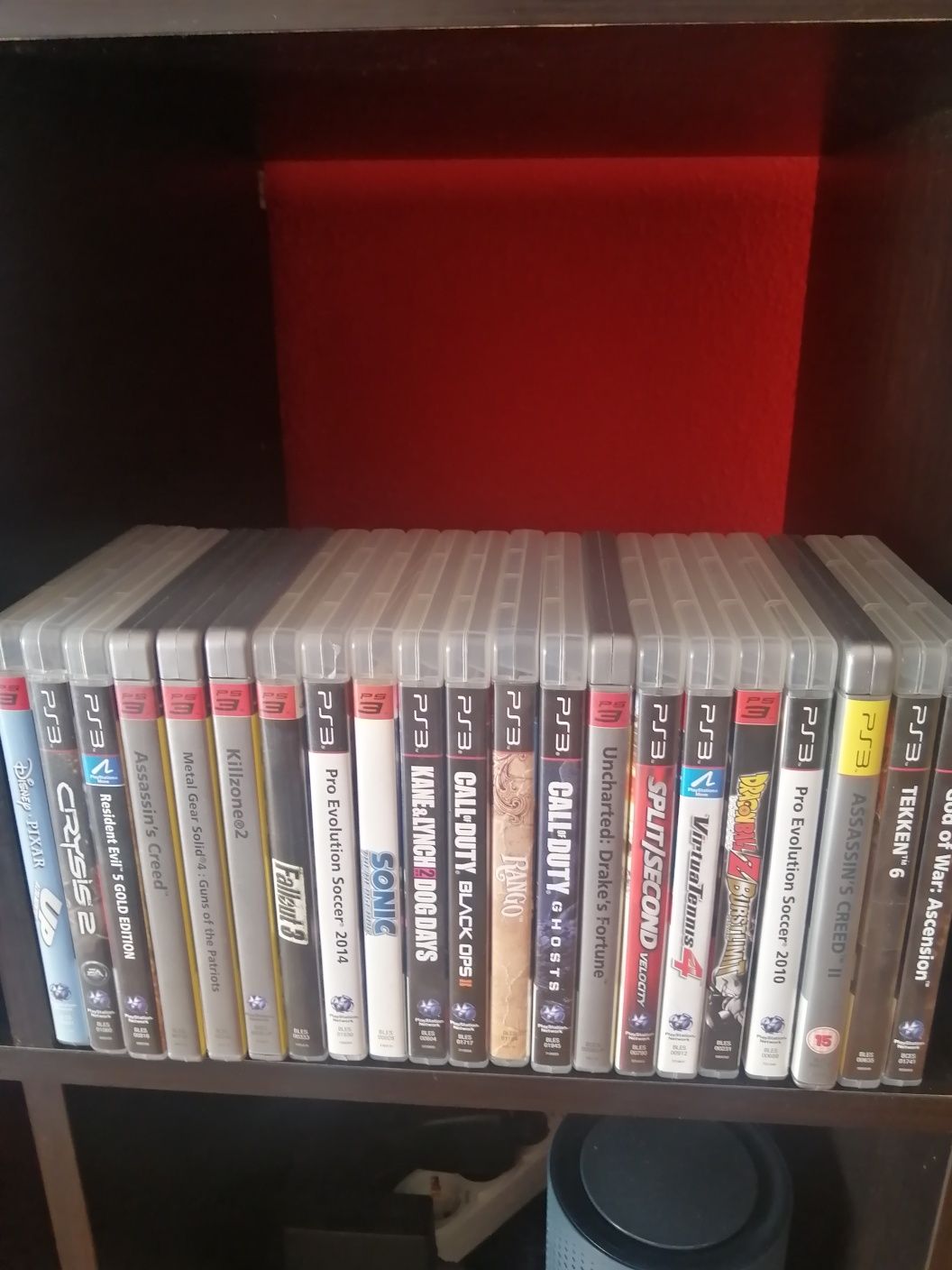 Vendo ps3 slim 120 gigas com 2 comandos 42 jogos