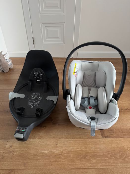 Продам Автокрісло Cybex Cloud T i-Size plus Platinum White з базою