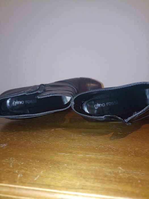 Damskie kozaki Gino Rossi rozmiar 38 na koturnie i szpilce Cena 80 zł