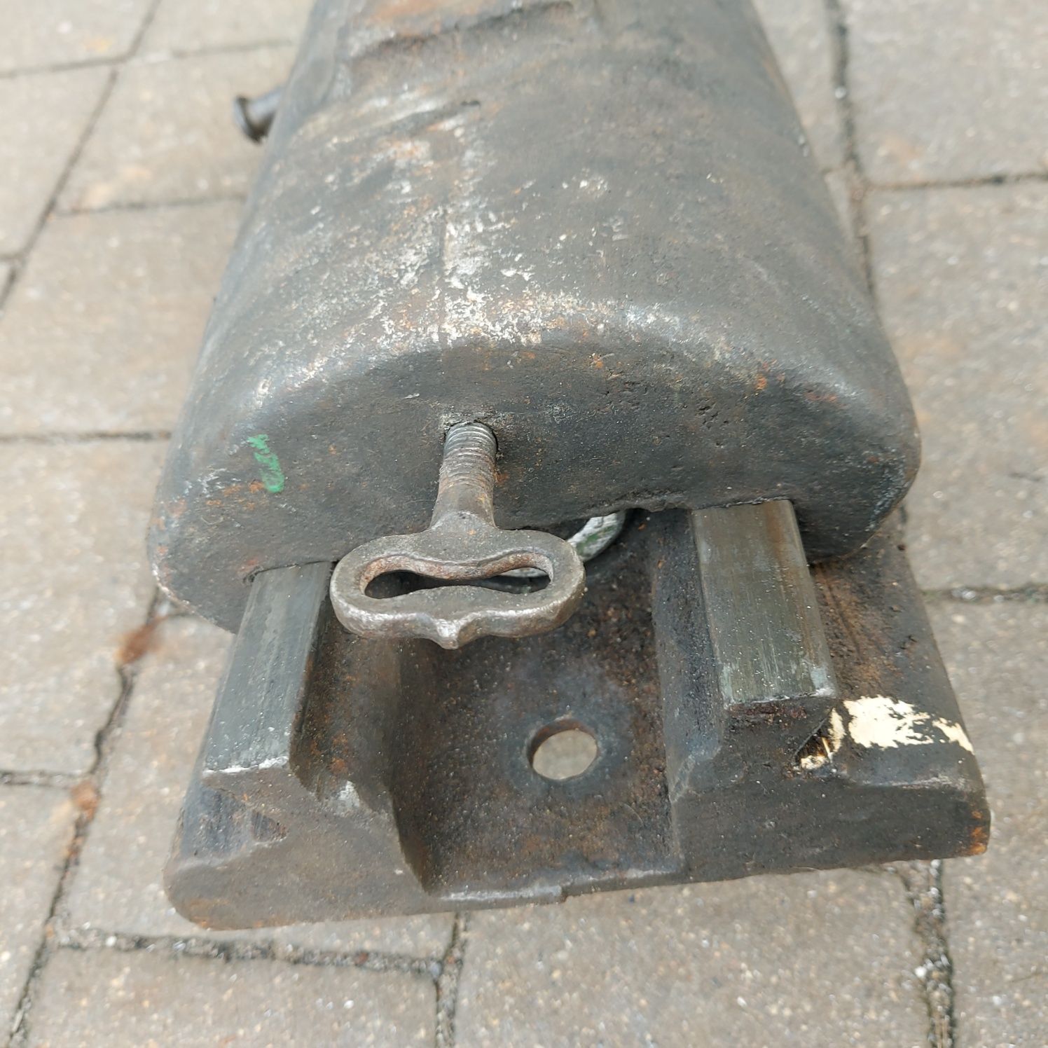 Imadło PRL Duże waży 37 kg . Sprawne