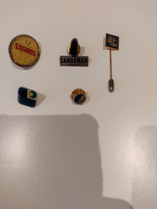 Vários pins para colecionadores