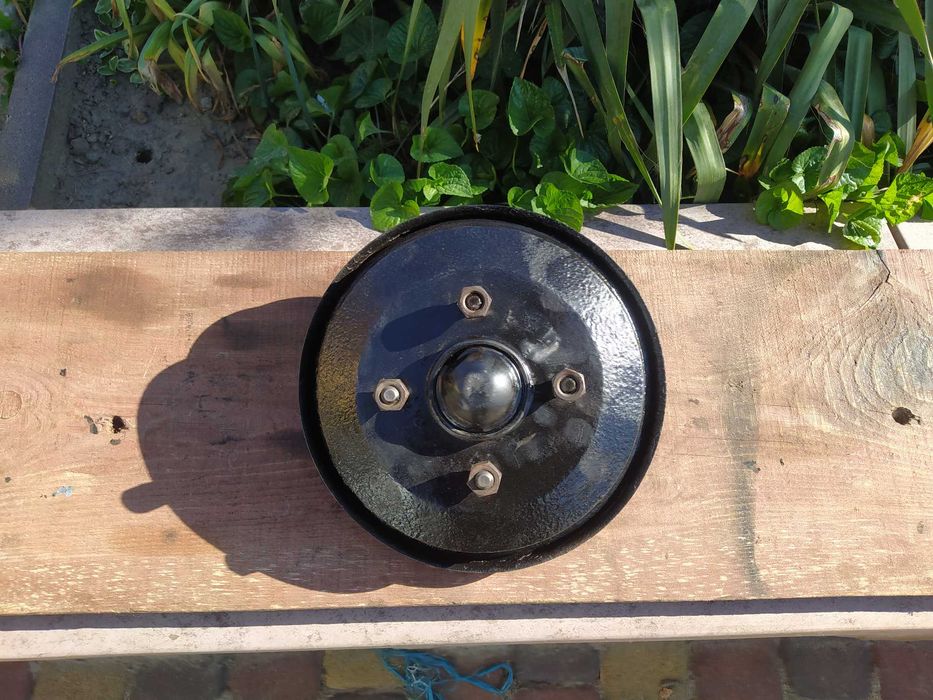 Гальмівний барабан задній 203мм Форд з підшипниками + цапфа