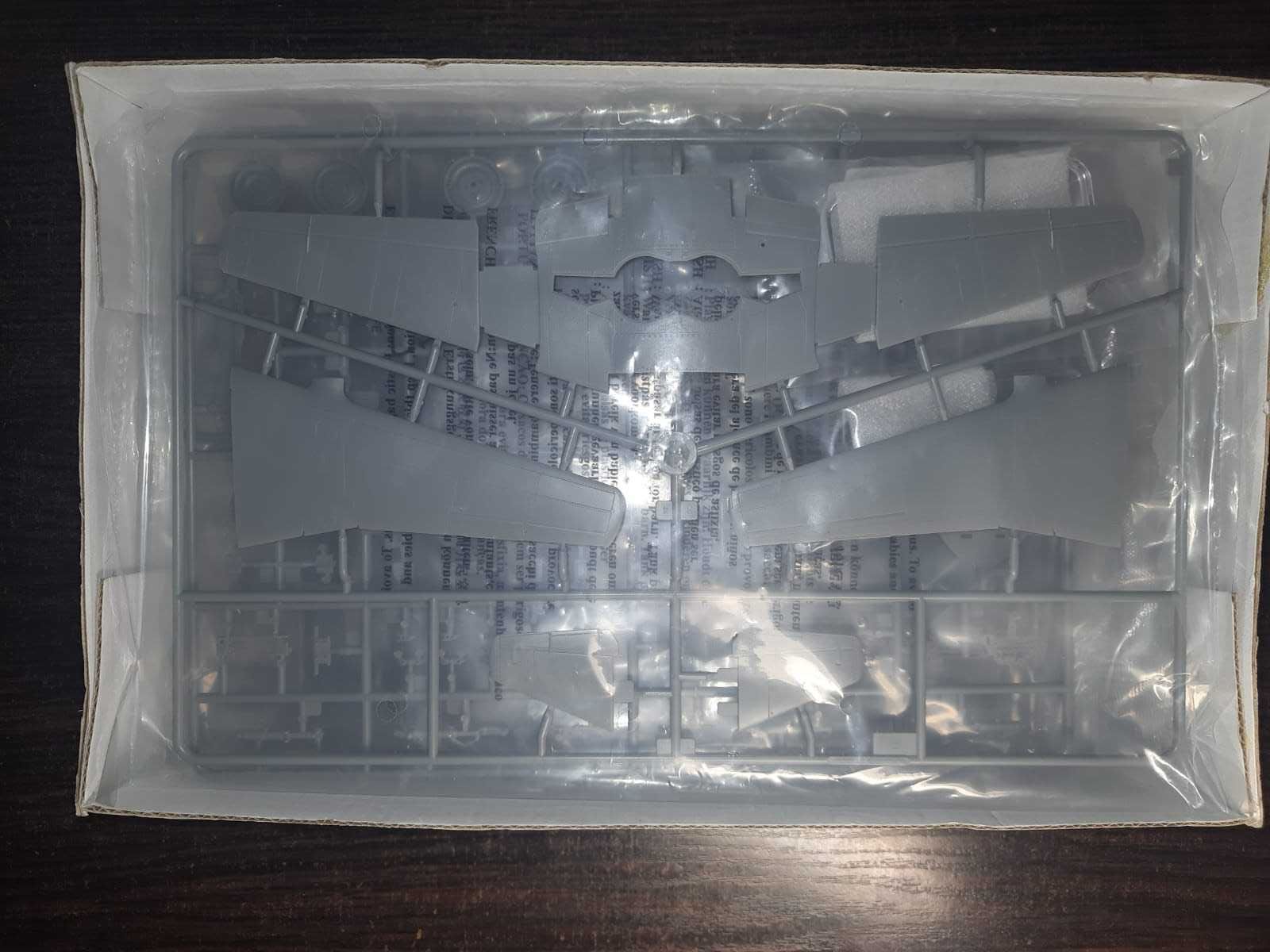 Продам новую модель самолета Messerscmitt Me 262 1/48 Hobby boss