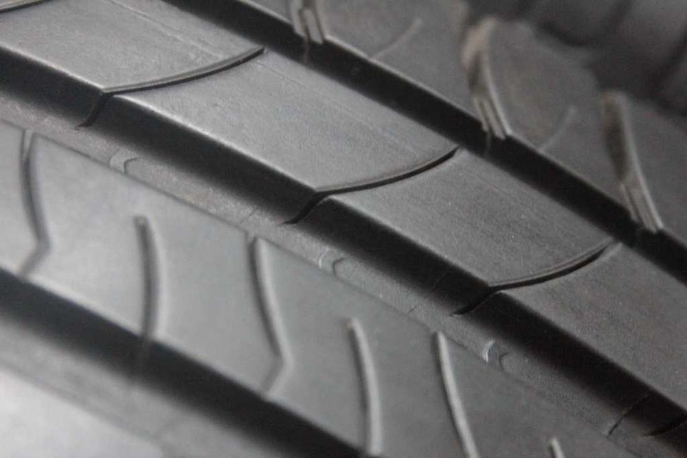 185/60/15 Michelin EnergySaver + 185/60 R15 84T