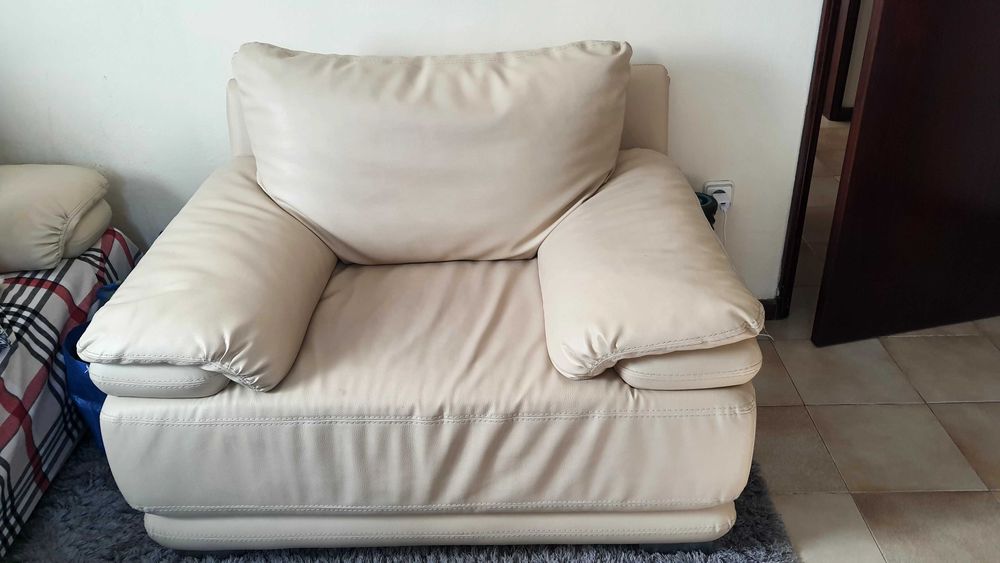 Sofa individual e puff beje