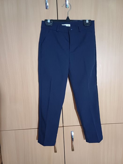 Eleganckie spodnie chłopięce 122 wizytowe granatowe