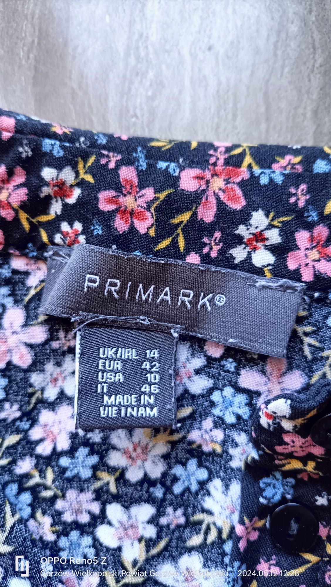 Tunika w kwiaty zapinana na guziki. Primark