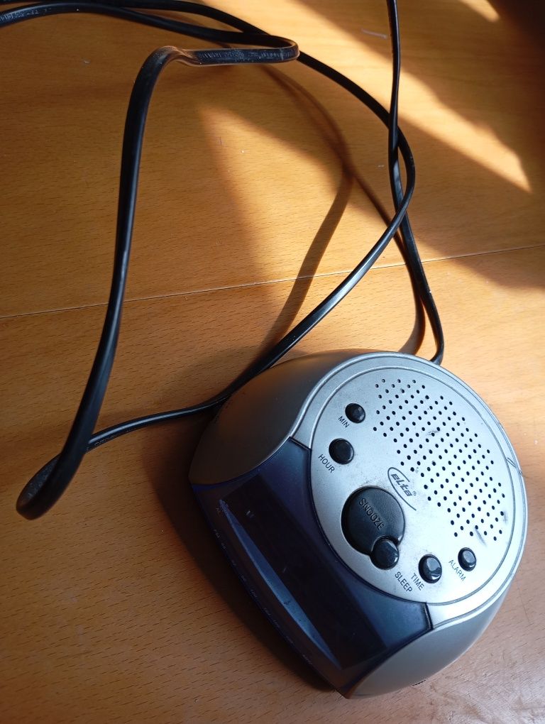 Radio budzik Elta model 4218N działa