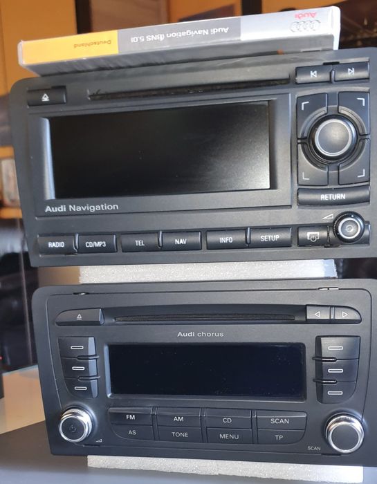 Dwa radia Audi navigation i chorus
