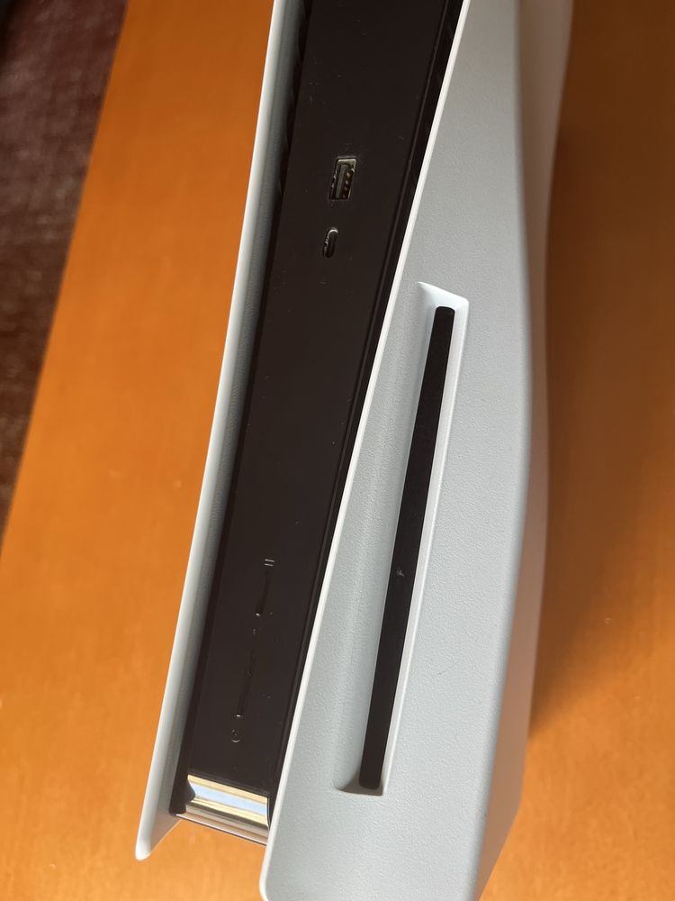 Consola Ps5 com 2 comandos + Jogos ( bónus )