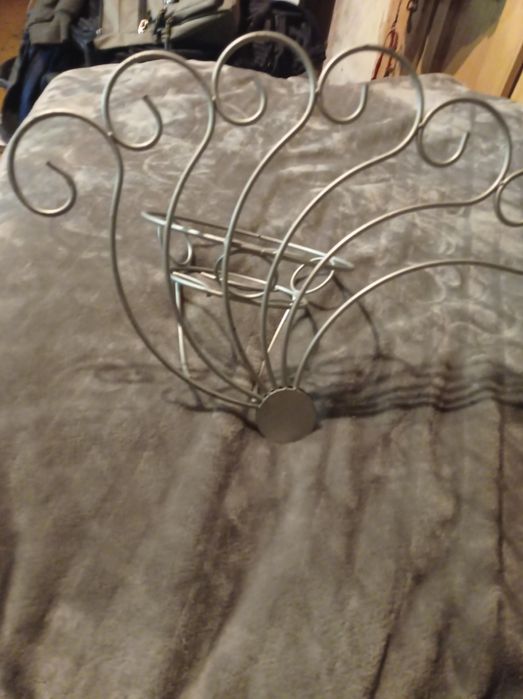 Kwietnik na ścianę