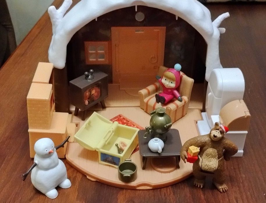 Masza i niedźwiedź zimowy domek świąteczny Mikołaj