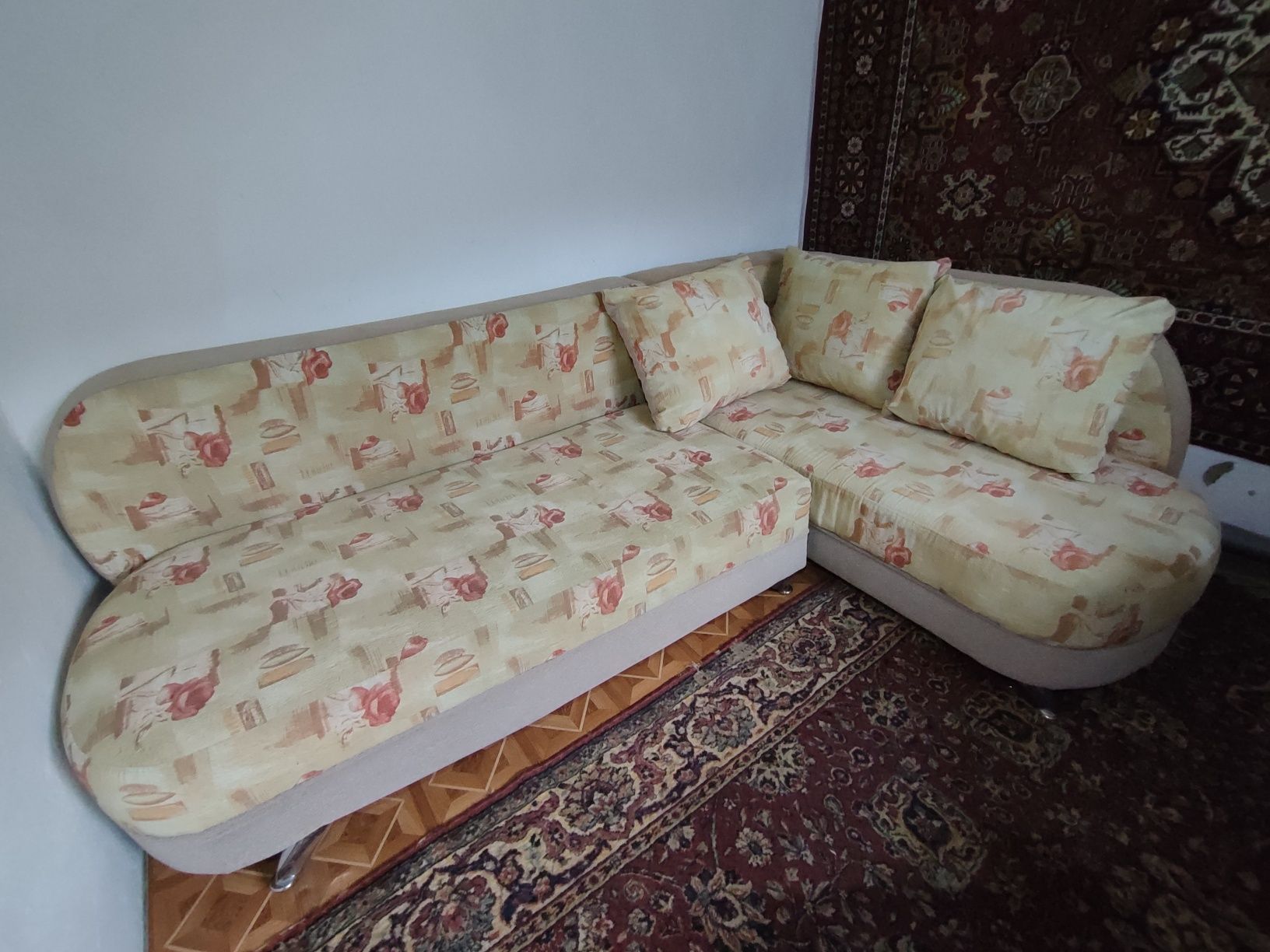 Кутовий розкладний диван , м'який куток 265*180  в гарному стані