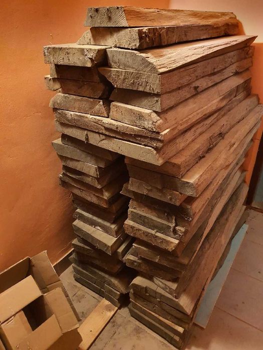 NAJTANIEJ: Drewno dębowe na schody podzielone na trepy.